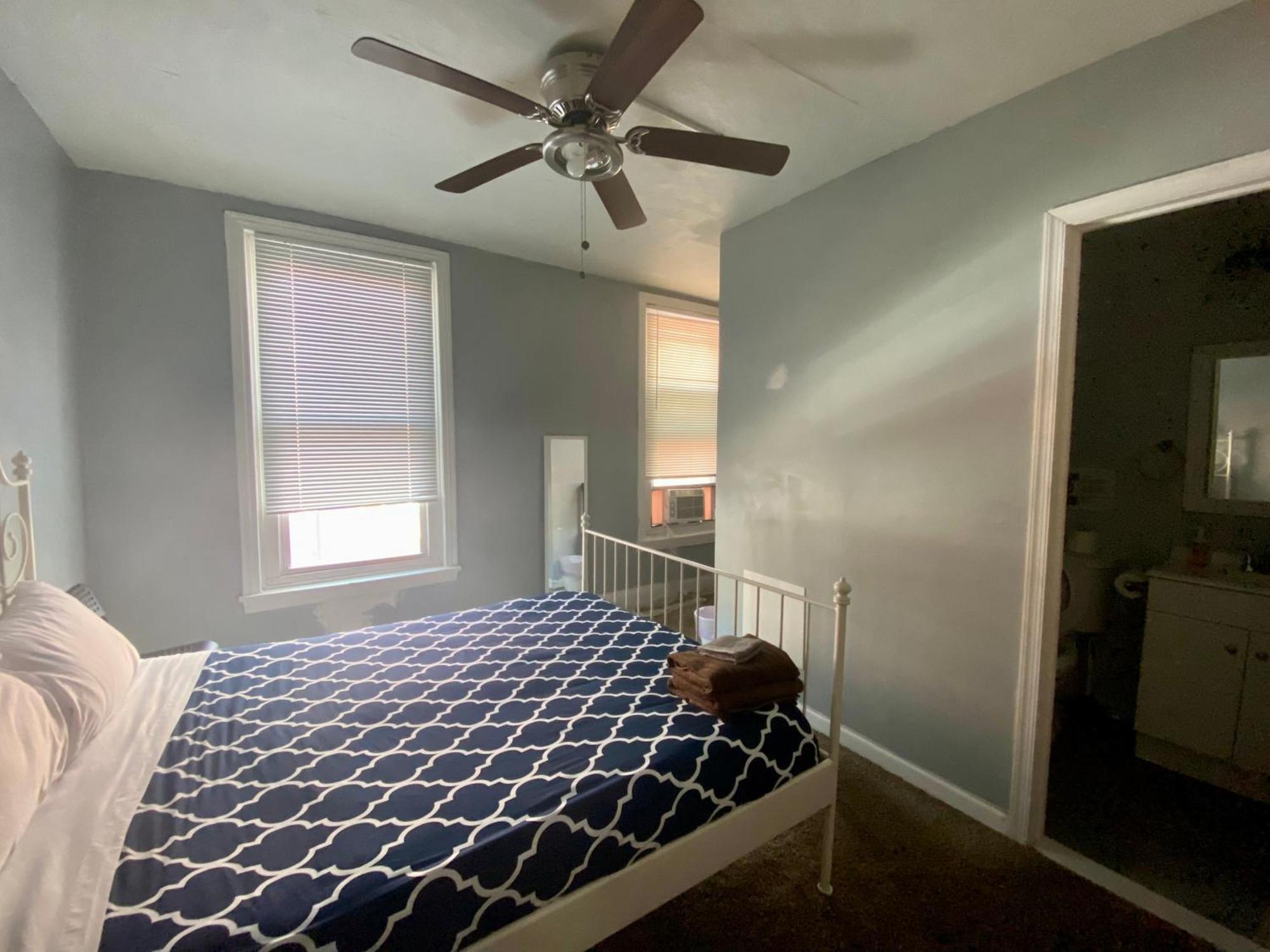 Clover 2900 - Apartment And Rooms With Private Bathroom Near Washington Ave South Philly Philadelphia Room photo